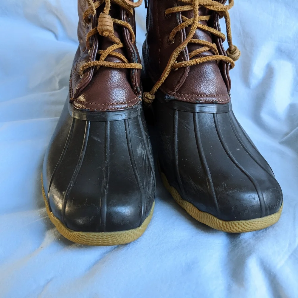 Sperry girl saltwater boots size 4